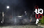 Des policiers établissent un cordon après l'explosion d'un camion bourré d'explosif près d'un commissariat de police dans la ville colombienne de Cúcuta, près de la frontière avec le Venezuela, le 1er août 2026