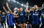 La joie des joueurs de l'Inter vainqueurs de la Coupe d'Italie en prolongation contre la Juventus, le 11 mai 2022 à Rome  