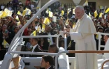 Le pape François arrive à la cathédrale Andohalo d'Antananarivo pour un entretien avec les évêques de Madagascar, le 7 septembre 2019