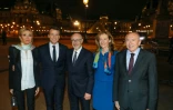 (G à D): Brigitte Macron,  Emmanuel Macron, le président du CRIF Francis Kalifat, la ministre de la Justice Nicole Belloubet et le ministre de l'Intérieur Gérard Collomb devant le musée du Louvre avant le diner du CRIF, le 7 mars  2018 à Paris