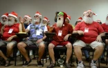 Les élèves de l'école de Père Noël de Rio de Janeiro (Brésil), le 27 octobre 2015