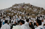 Des pélerins musulmans sur le mont Arafat, en Arabie saoudite, lors du hajj, le 27 juin 2023