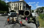 Distribution d'aide humanitaire à Lyssytchansk, ville occupée par l'armée russe,  le 12 juillet 2022 dans l'est de l'Ukraine