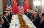 Les présidents chinois Xi Jinping (2e à gauche) et américain Donald Trump (2e à droite) et leurs délégations respectives à Buenos Aires le 1er décembre 2018.