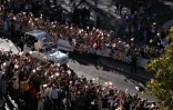 La foule lors de la déambulation du pape Léon XIV dans la papamobile à Paris le 25 septembre 2026