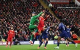 Gianluigi Donnarumma s'impose devant le capitaine de Liverpool Virgil van Dijk à Anfield le 11 mars 2025 