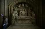 Des copies de statues périgourdines de la Renaissance réalisées par l'Atelier des fac-similés du Périgord, exposées dans la chapelle du château de Biron, le 18 septembre 2024 en Dordogne