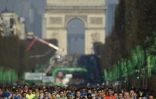 Départ de la 40e édition du marathon de Paris sur les Chapms-Elysées, le 3 avril 2016 