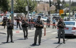 Les forces de l'ordre israéliennes bouclent la zone d'une attaque au couteau à Jérusalem, le 24 mai 2021