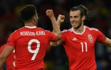 Les Gallois Hal Robson-Kanu et Gareth Bale fêtent un but contre la Belgique en quart de finale de l'Euro, le 1er juillet 2016 à Lille