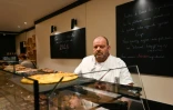 Le boulanger Stéphane Ravacley qui a obtenu la régularisation de son apprenti guinéen au prix d'une grève de la faim pose dans sa boulangerie, le 6 janvier 2021 à Besançon (Doubs)