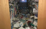 Des livres à terre dans une bibliothèque à Anchorage, le 20 novembre 2018 après le séisme de magnitude 7.0 en Alaska