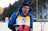 La joie du Français Quentin Fillon-Maillet, vainqueur de la poursuite de Ruhpolding, comptant pour la Coupe du monde de biathlon, le 16 janvier 2022