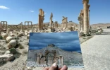 Les ruines de l'Arc de Triomphe à Palmyre en Syrie le 31 mars 2016 et une photographie du même lieu prise deux ans plus tôt, le 14 mars 2014