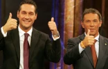 Heinz-Christian Strache (g) et Jörg Haider, son prédécesseur à la tête du parti d'extrême droite FPÖ, le 28 septembre 2008 à Vienne