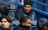 L'attaquant vedette du PSG Kylian Mbappé sur le banc au coup d'envoi du match contre Reims, le 10 mars 2024 au Parc des Princes