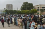 File d'attente devant un centre de vaccination à Karachi (Pakistan), le 29 juillet 2021