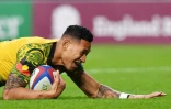 Israel Folau marque un essai pour l'Australie contre l'Angleterre lors d'un test-match à Twickenham, le 24 novembre 2018