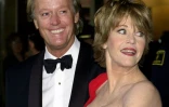Peter Fonda avec sa soeur, l'actrice Jane Fonda, en mai 2001 à New York