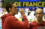 Yannick Agnel et Jérémy Stravius après la finale de 200 m libre, le 30 mars 2016 aux Championnats de FRance à Montpellier