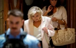 Marine Le Pen, présidente du groupe parlementaire du Rassemblement national (g), quitte la cour d'appel de Paris le 7 juillet 2026, après le prononcé de l'arrêt en appel pour détournement de fonds publics européens dans l'affaire des emplois présumés fictifs au Parlement européen
