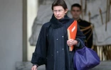 La secrétaire d'Etat à la Réforme de l'Etat Clotilde Valter à la sortie du Conseil des ministres le 27 janvier 2016 à l'Elysée à Paris