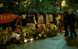 Mémorial devant le Bataclan à Paris, le 31 décembre 2015