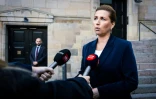 La Première ministre danoise, Mette Frederiksen fait une déclaration à la presse après un survol de drones à l'aéroport de Copenhague, le 23 septembre 2025 à Copenhague