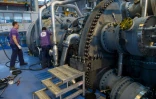 Fabrication d'une turbine à gaz à Belfort, le 27 octobre 2015