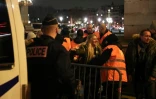 Filtrage policier pour accéder aux Champs-Elysées, le 31 décembre 2018 à Paris