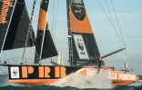 Le monocoque PRB, barré par Kevin Escoffier, après le départ du Vendée Globe, le 8 novembre 2020 au large des Sables-d'Olonne