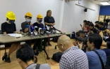 Conférence de presse de trois membres du mouvement pro-démocratie, le visage couvert par un masque, le 6 août 2019 à Hong Kong