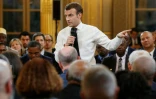 Emmanuel Macron s'adressant aux maires d'outremer dans le cadre du grand débat national, le 1er février 2019 à Paris