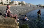 Une baigneuse en burkini sur la plage de Carras, à Nice, le 26 août 2016