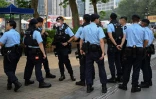 Des policiers en patrouille au parc Victoria, le 2 juin 2023 à Hong Kong, deux jours avant le 34e anniversaire de la répression du mouvement étudiant de Tiananmen en 1989