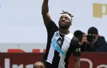 Le milieu français de Newcastle, Allan Saint-Maximin, jubile après avoir ouvert le score contre Sheffield, au St James Park, le 21 juin 2020