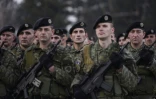 Des forces de sécurité du Kosovo (KSF) face au président Hashim Thaçi, le 13 décembre 2018, à Pristina