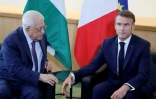 Le président français Emmanuel Macron rencontre le président de l'Autorité palestinienne Mahmoud Abbas en marge de la 79e session de l'Assemblée générale des Nations unies à New York, le 25 septembre 2024