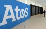 Cette photo prise le 4 avril 2019 au siège d'Atos à Bezons, près de Paris, montre le logo du groupe informatique français