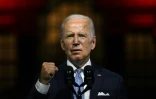 Le président américain Joe Biden s'exprime lors d'un discours télévisé à l'Independence National Historical Park de Philadelphie, en Pennsylvanie, le 1er septembre 2022