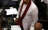 L'ancien président sri-lankais Mahinda Rajapakse, nommé Premier ministre par le président Maithripala Sirisena au Parlement à Colombo, le 14 novembre 2018