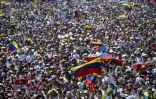 Des milliers de spectateurs attendent le début du concert "Venezuela Aid Live" concert, à Cucuta, en Colombie le 22 février 2019