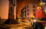 Une voiture de pompiers dans le centre historique de Funchal sur l'île portugaise de Madère, le 9 août 2016
