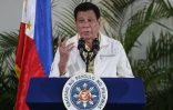 Le président philippin Rodrigo Duterte parle à la presse à Davao City avant de partir pour le Laos le 5 septembre 2016