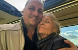 Photo fournie le 22 octobre 2026 par Christoph Gretzmacher, le montrant aux côtés de sa mère, Eva Gretzmacher, lors de son arrivée à l’aéroport de Vienne-Schwechat, en Autriche
