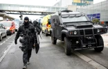 Des membres du RAID à l'aéroport d'Orly où un assaillant a été abattu après avoir attaqué des militaires, le 18 mars 2017 