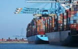 Des porte-conteneurs sont à quai, le 31 juillet 2025 à Los Angeles, aux Etats-Unis