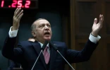 Le président turc Recep Tayyip Erdogan prononce un discours pendant une réunion de son parti au Parlement à Ankara, le 20 février 2018