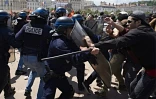 Policiers face Ă  des manifestants le 17 mai 2016 Ă  Lyon