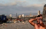 Un homme en état de choc juste après l'explosion dévastatrice au port de Beyrouth, le 4 août 2020 